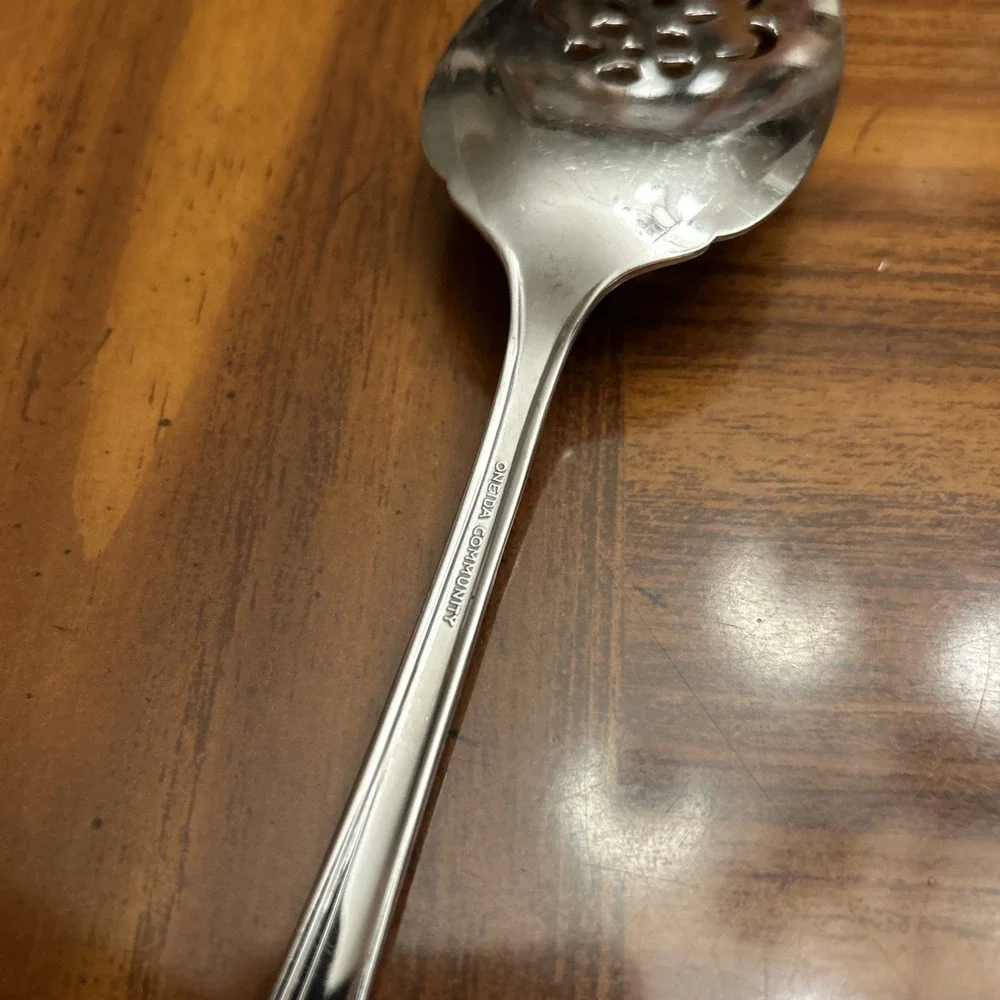 Oneida Community Fantasy Rose Pierced‎ Pie Server 8 3/8